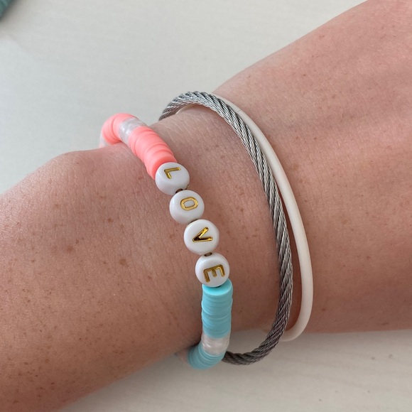 Pretty Women’s Beaded Bracelet Love - Picture 4 of 5